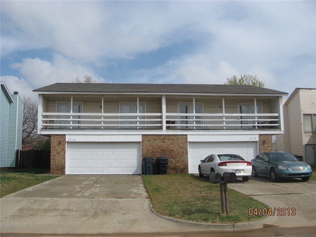 Primary Photo - 1825 Sq Ft- 3 Bed/2Bath Duplex- All Applia...