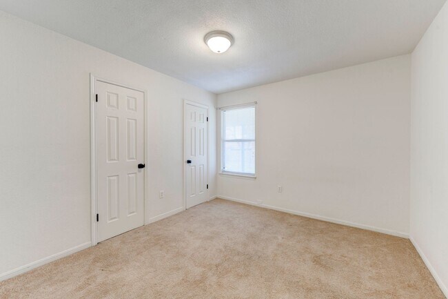 Building Photo - Recently updated house in Killeen!