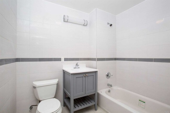 Foto del edificio - 14-45-45 31st Ave