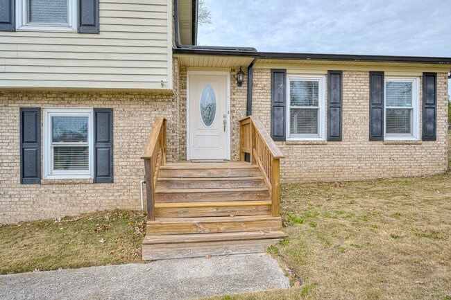 Building Photo - 115 Sunnywood Dr