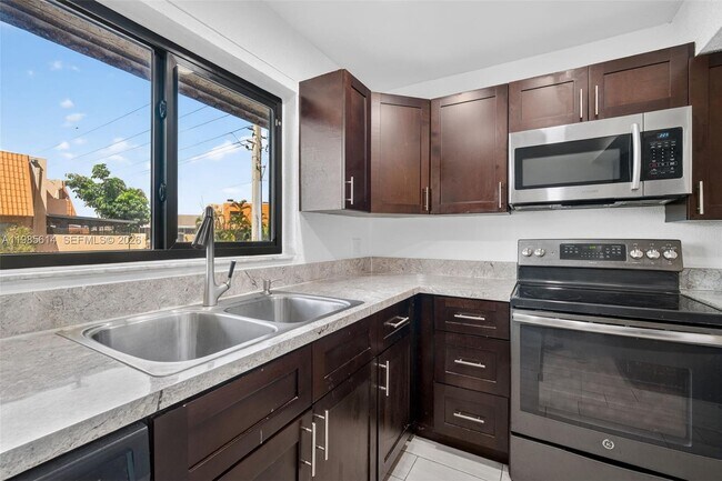 Foto del edificio - 1451 NW 92nd Ave