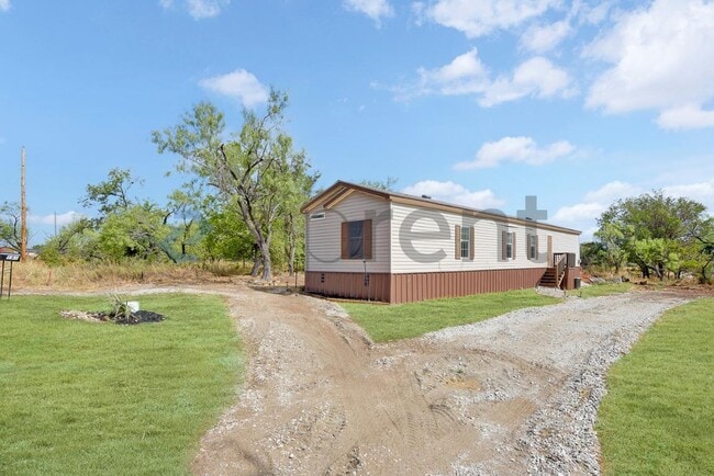 Building Photo - Unit A