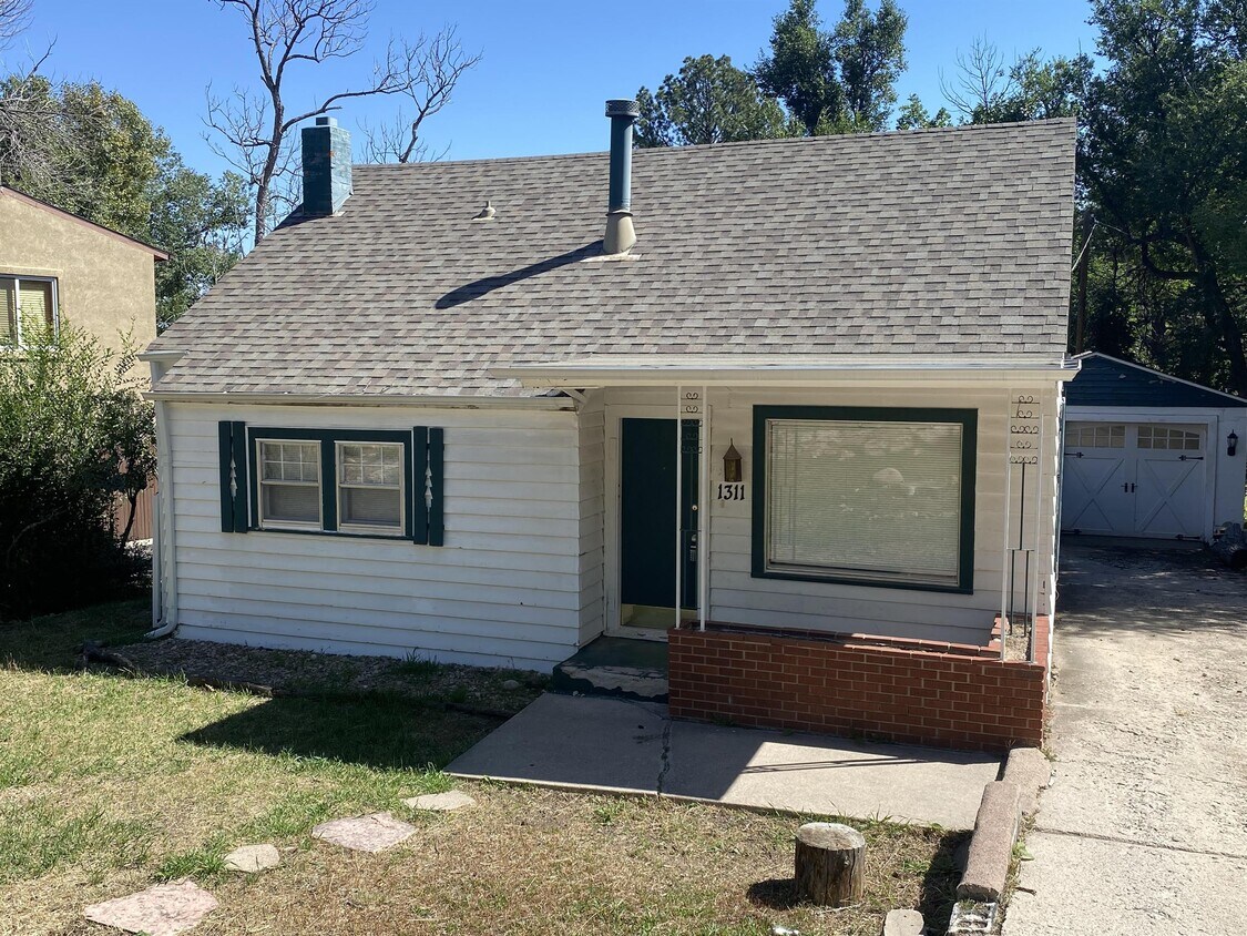 1311 Cheyenne Blvd, Colorado Springs, CO 80906 House Rental in
