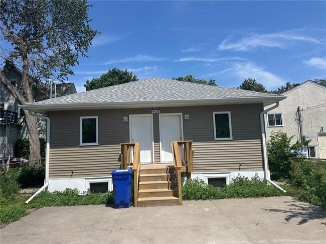 Building Photo - 466 Thomas Ave W