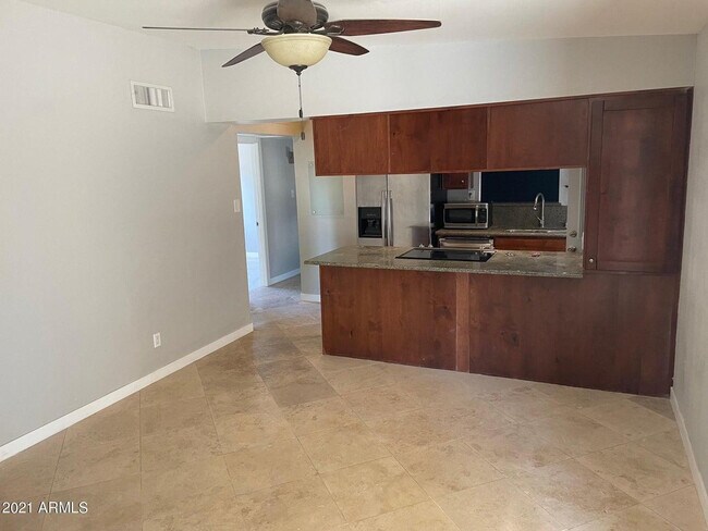 Building Photo - 1609 E Gaylon Dr