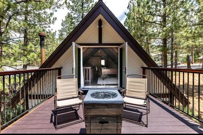 Building Photo - Serene Lakeview Cabin