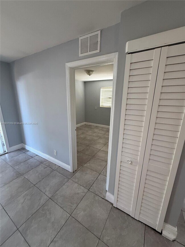 Foto del edificio - 4680 SW 33rd Ave