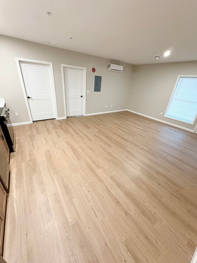 Building Photo - 15 Mountain Rd