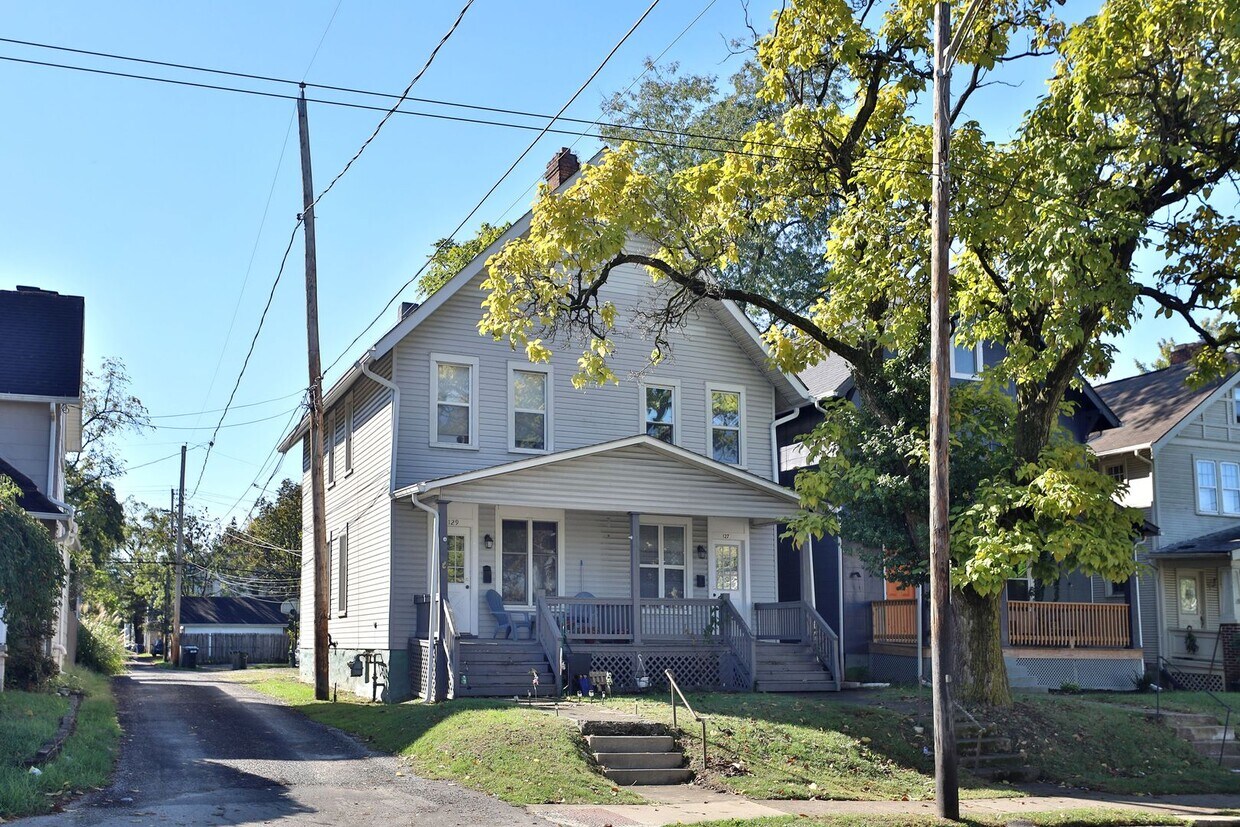 Primary Photo - 127-129-129 E Hudson St