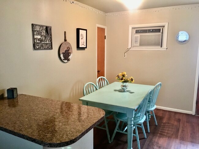 Large bar In dining area - 217 Mitchell St