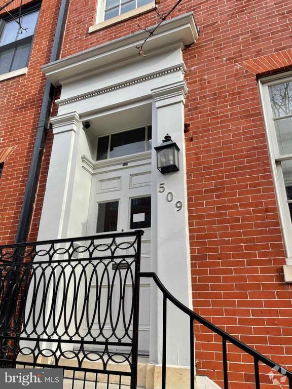 Building Photo - 509 Cathedral St