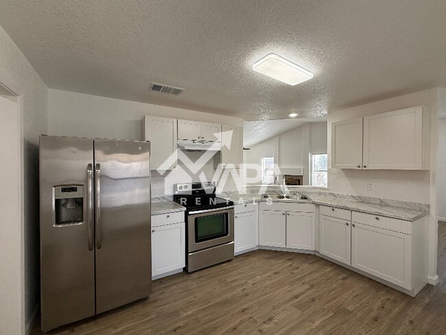 Building Photo - 1211 Tinson