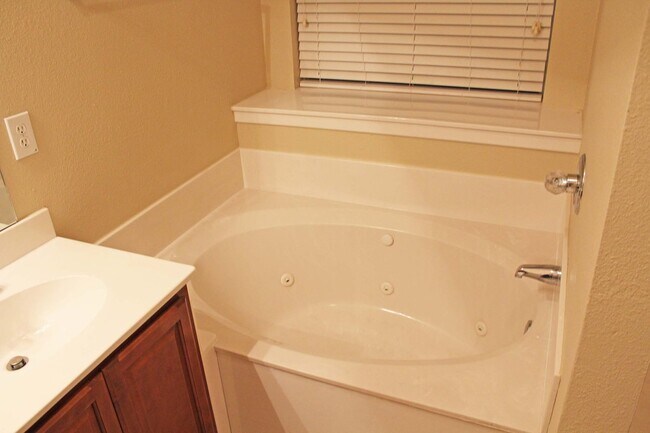 Foto del edificio - 4 Bedroom 2 Bath Home for Lease in Ponder