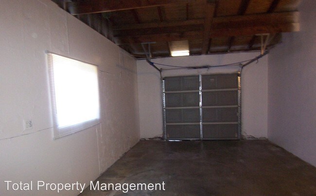 Building Photo - 3 br, 2 bath House - 636 S. Sacramento