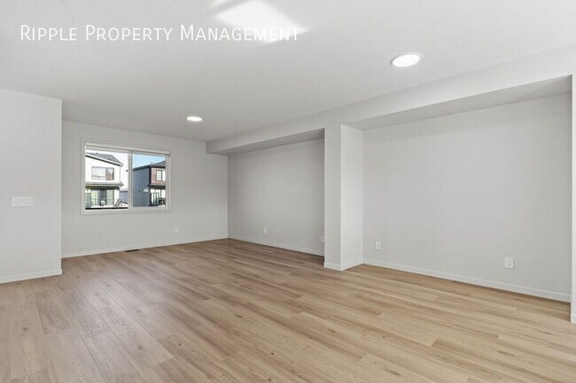 Photo du bâtiment - AMAZING  3 BEDS/ 2.5 BATHS UPPER UNIT