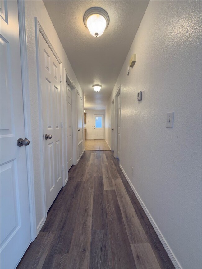 Building Photo - 653 Appleridge Dr