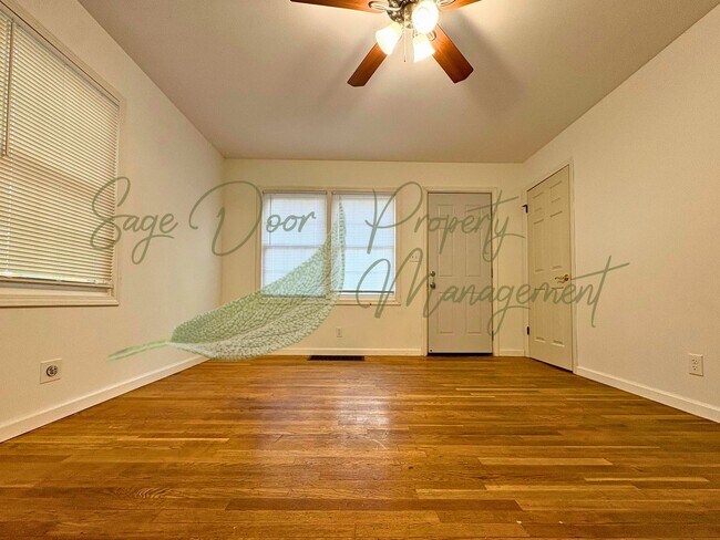 Foto del edificio - CHARMING HOME WITH GARAGE, LARGE BASEMENT,...