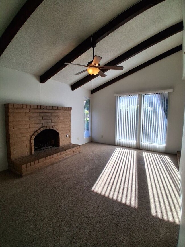 Foto del edificio - 4597 N Emerson Ave