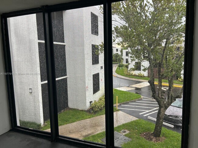 Foto del edificio - 210 Lake Pointe Dr