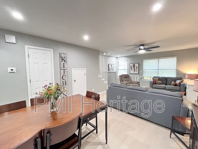 Building Photo - 1373 E Sequoyah Ct