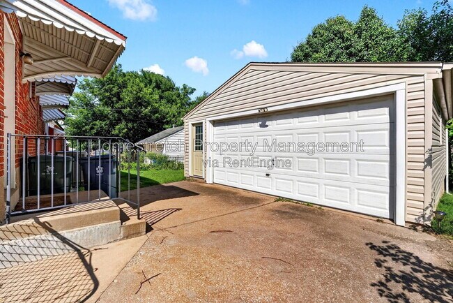Building Photo - 9826 Ravensbrook Dr
