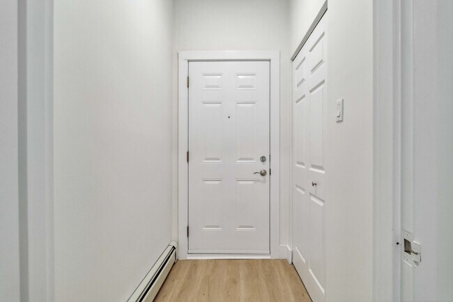 Photo du bâtiment - WELCOME TO GARDENSTONE - TWO BEDROOM PLUS DEN APARTMENT AVAILABLE