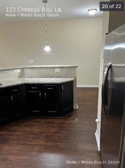 Building Photo - 123 Cypress Hill Ln