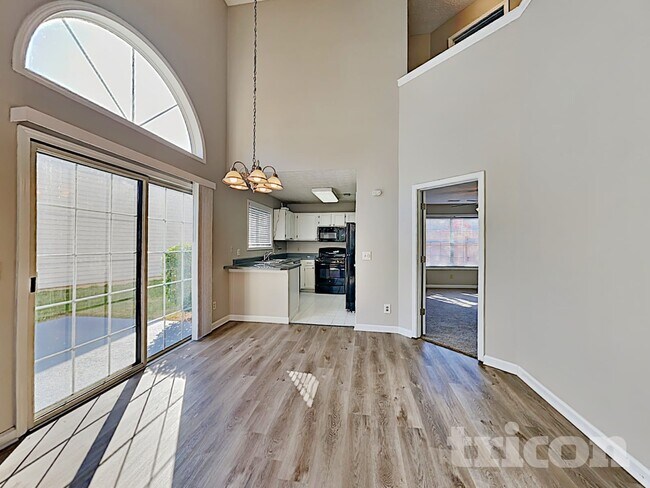 Foto del edificio - 4242 Tenneyson Ln