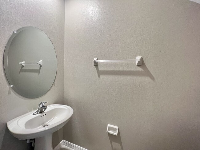 Building Photo - "Charming 3-Bed townhouse in a Gated Community has 2.5 Baths, 1650 Sq Ft  – New Flooring and New ...