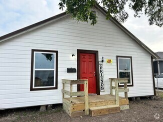 Building Photo - 830 Benavides St