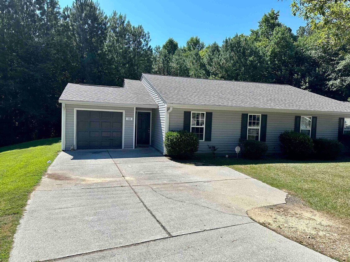 Foto principal - 118 Carroll Creek Ln