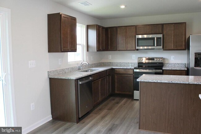 Foto del edificio - 2570 Laurel Pk Dr