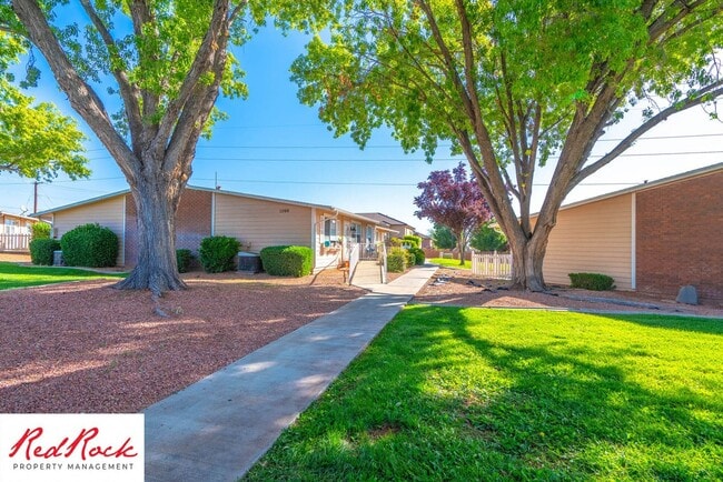 Building Photo - Charming 2 Bed / 1 Bath Apartment in a Prime Location