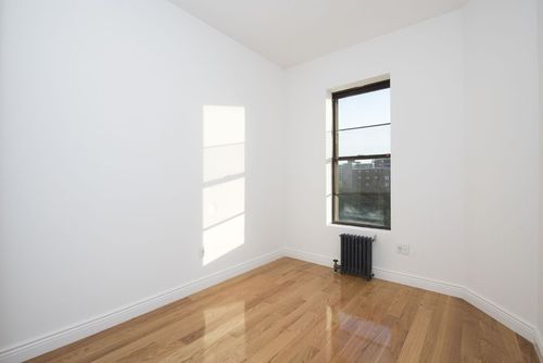 Building Photo - 115 W 104th St