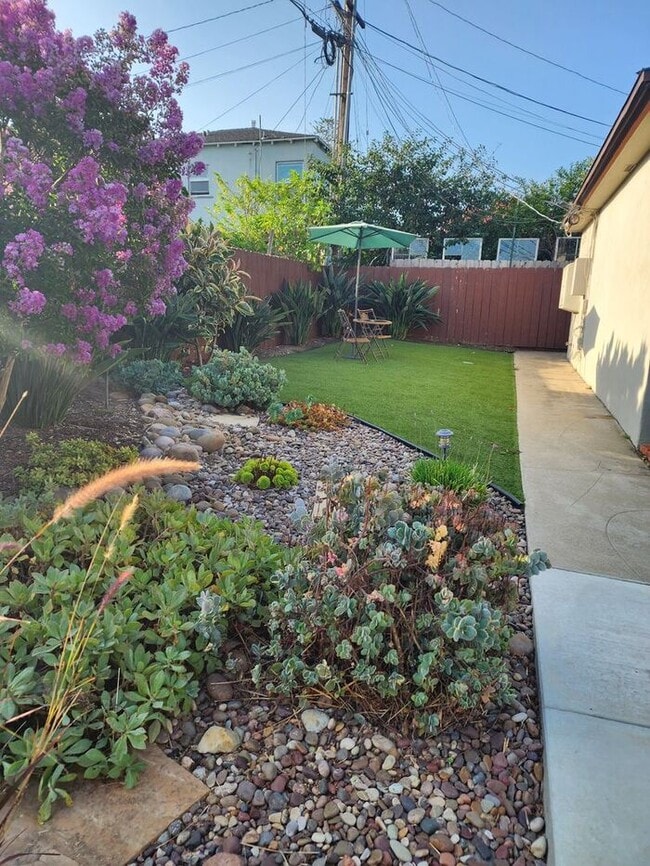 Building Photo - 4715 Biona Dr