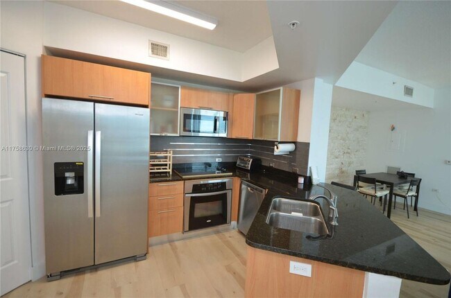 Foto del edificio - 480 NE 30th St