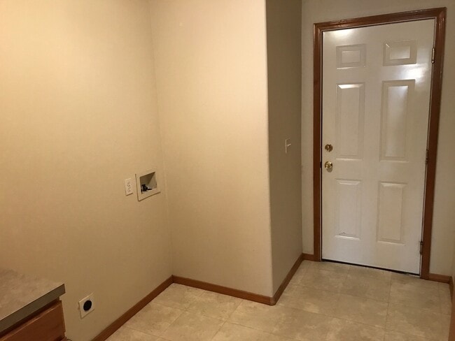 Foto del edificio - Eastgate Home. Yard care provided