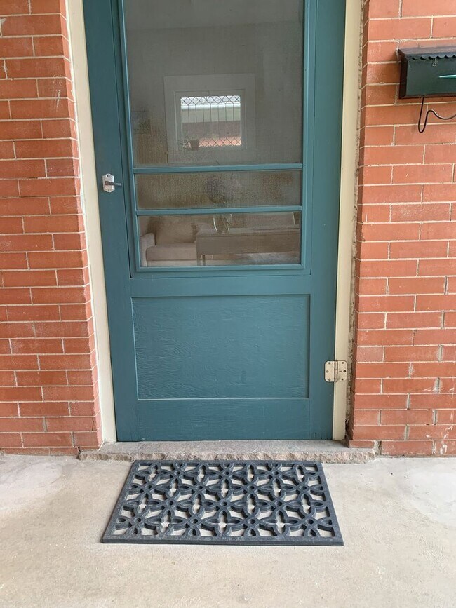 Photo - Sunny Whittier Neighborhood Studio in Vict... Apartment