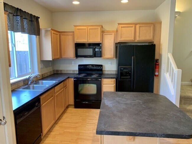 Foto del edificio - Terrific Hillsboro home close to Intel and community park - Freshly Painted!