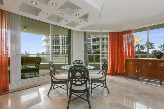 Foto del edificio - 6051 N Ocean Dr