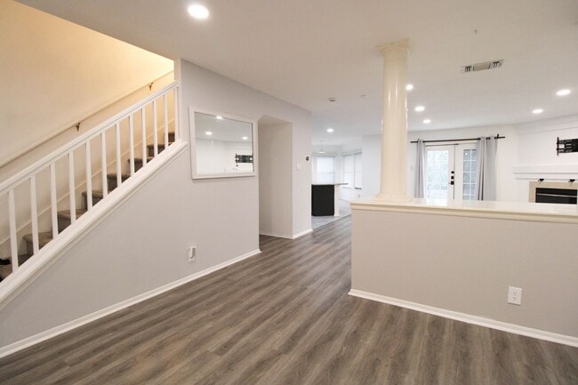 Foto del edificio - 14018 N Hills Village Dr
