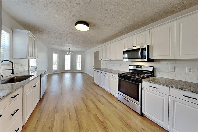 Building Photo - 778 Summer Dr NW