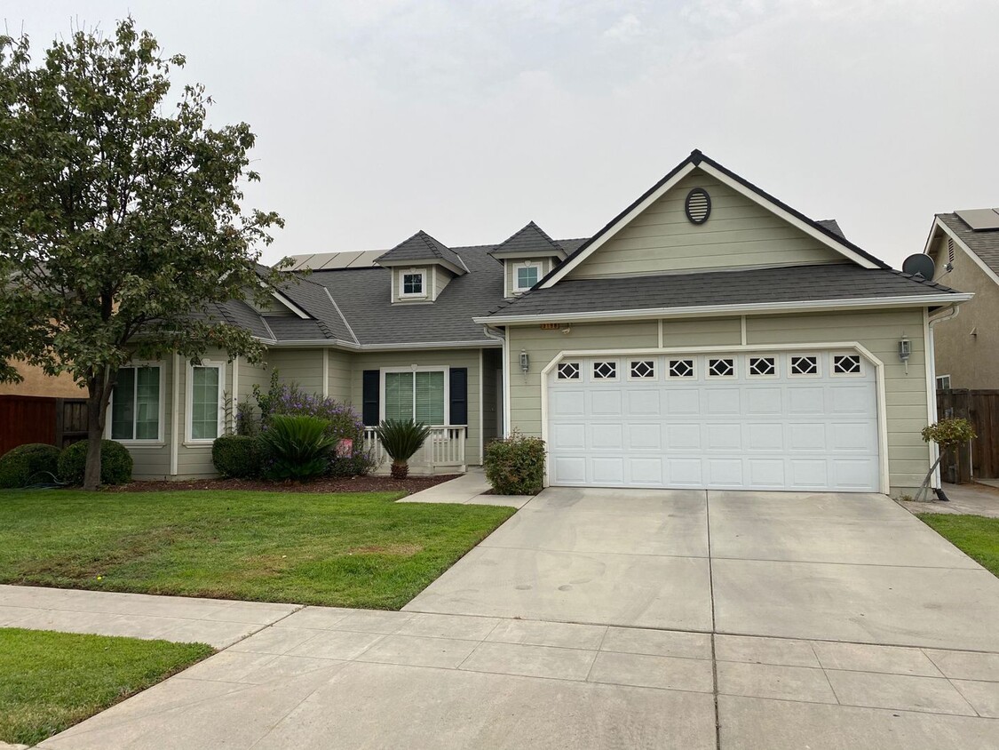 Foto principal - Spacious 3-Bedroom Home in Clovis Unified ...