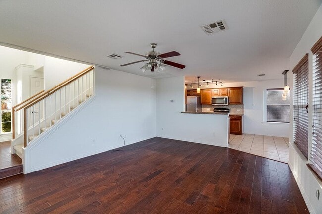 Building Photo - 1206 Hensley Dr