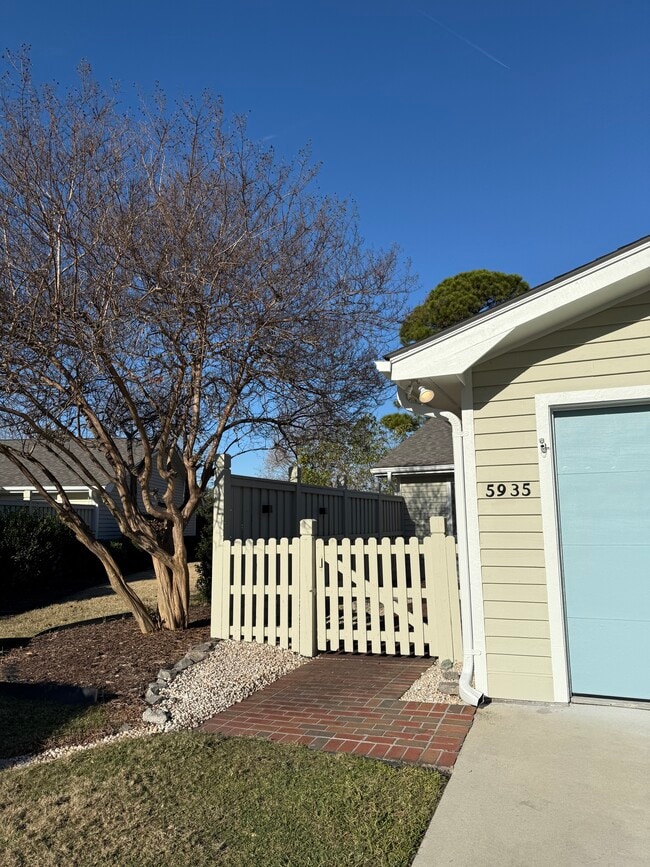 Photo - 5935 Inland Greens Dr Townhome