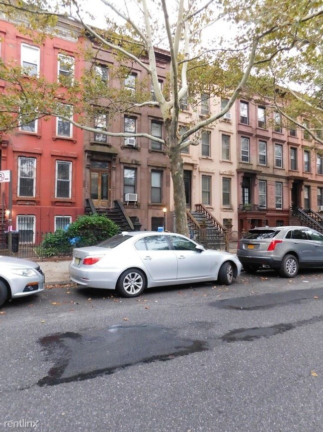 Building Photo - 92 Macdonough St