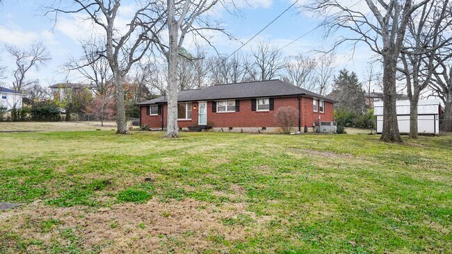 Building Photo - 2927 Hillhurst Drive, Nashville, TN 37207