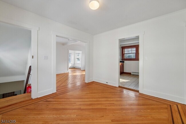 Building Photo - 42 Brookfield Rd