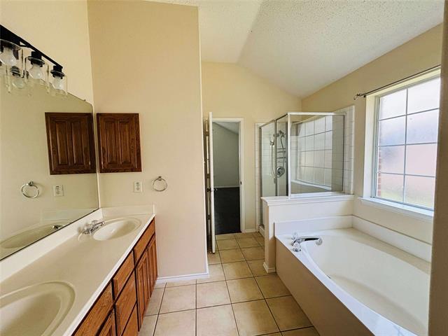 Foto del edificio - 2512 Rushing Springs Dr