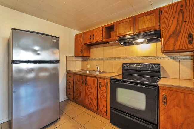 Foto del edificio - Unique Tri-Plex